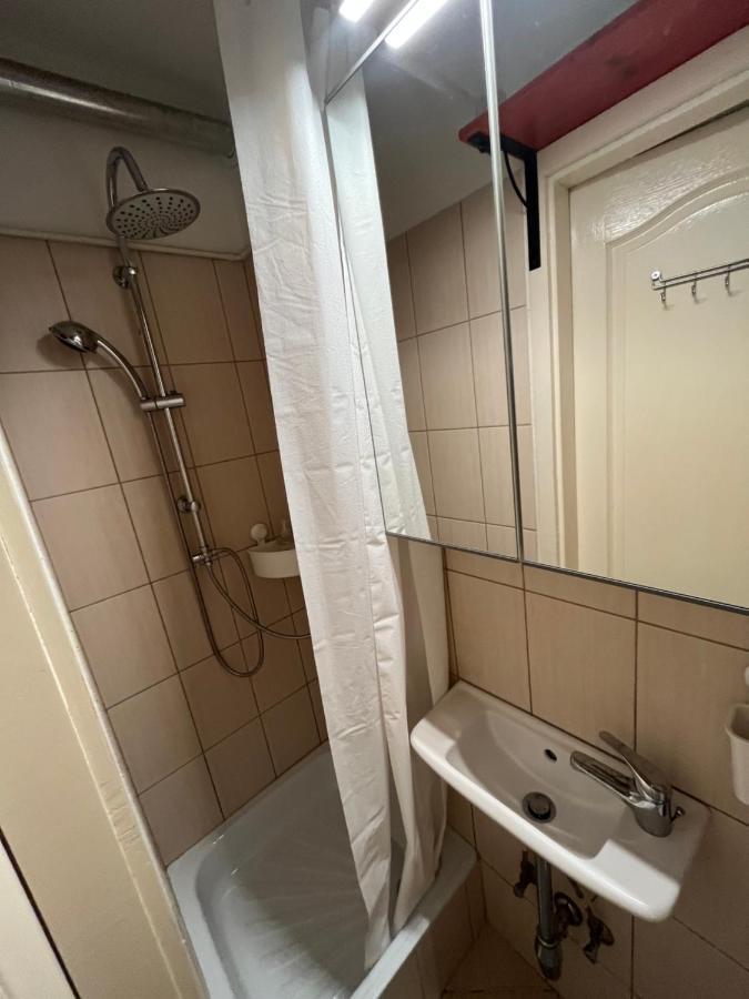 Tiny Private Apartment In Central Buda. Budapest Ngoại thất bức ảnh